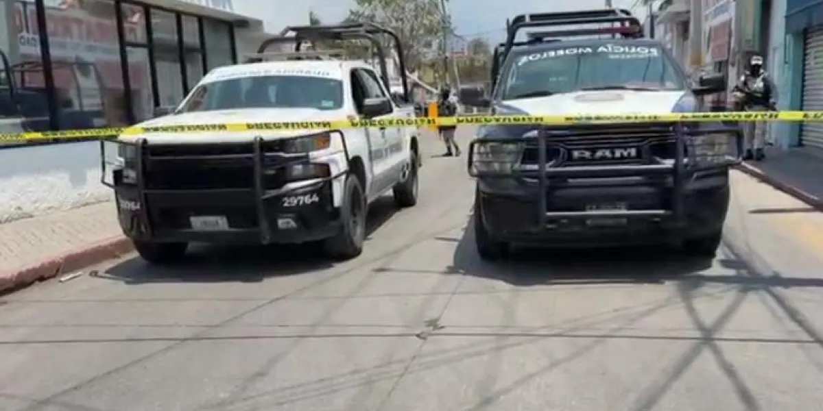 Un hombre fue asesinado a balazos dentro de una cafetería en el centro de Yautepec; autoridades ya investigan el caso.