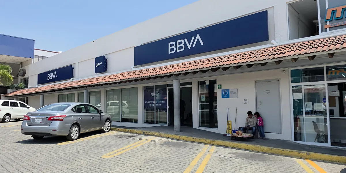 Asaltan a mujer en plaza de Cuautla y le roban más de 100 mil pesos; no hay detenidos tras operativo.