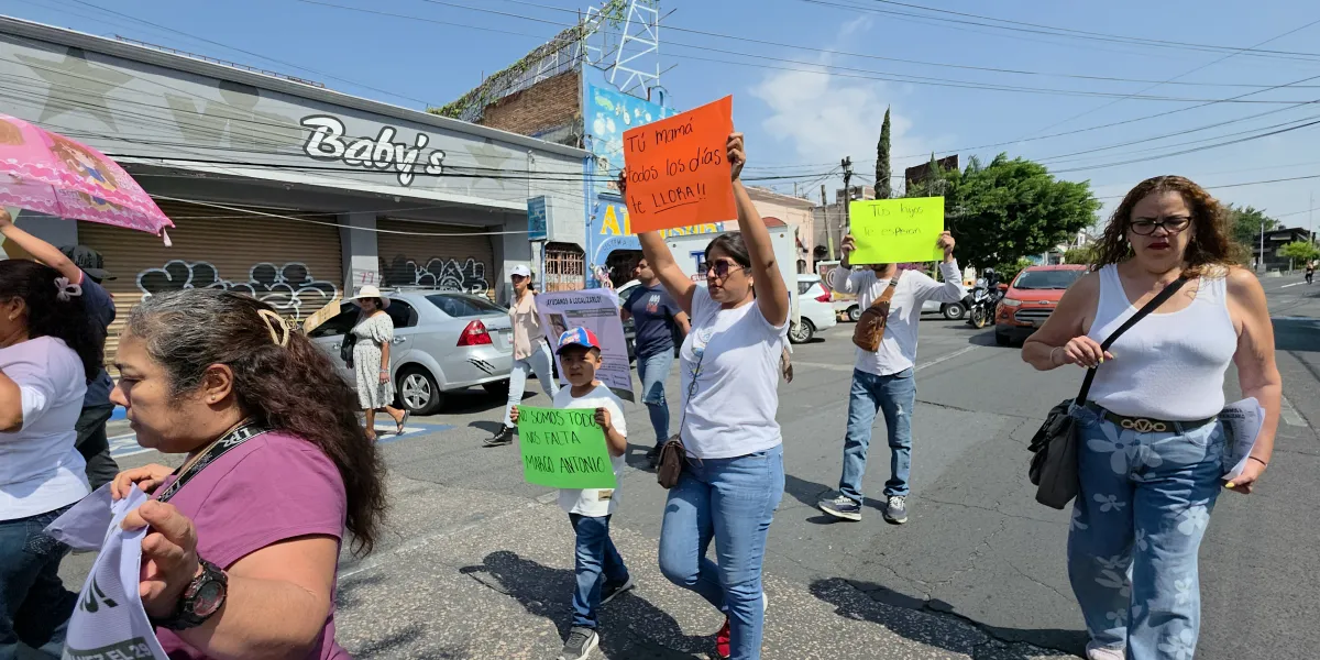 Familiares de Marco Antonio Cedillo marchan en Cuautla para exigir avances a nueve días de su desaparición.