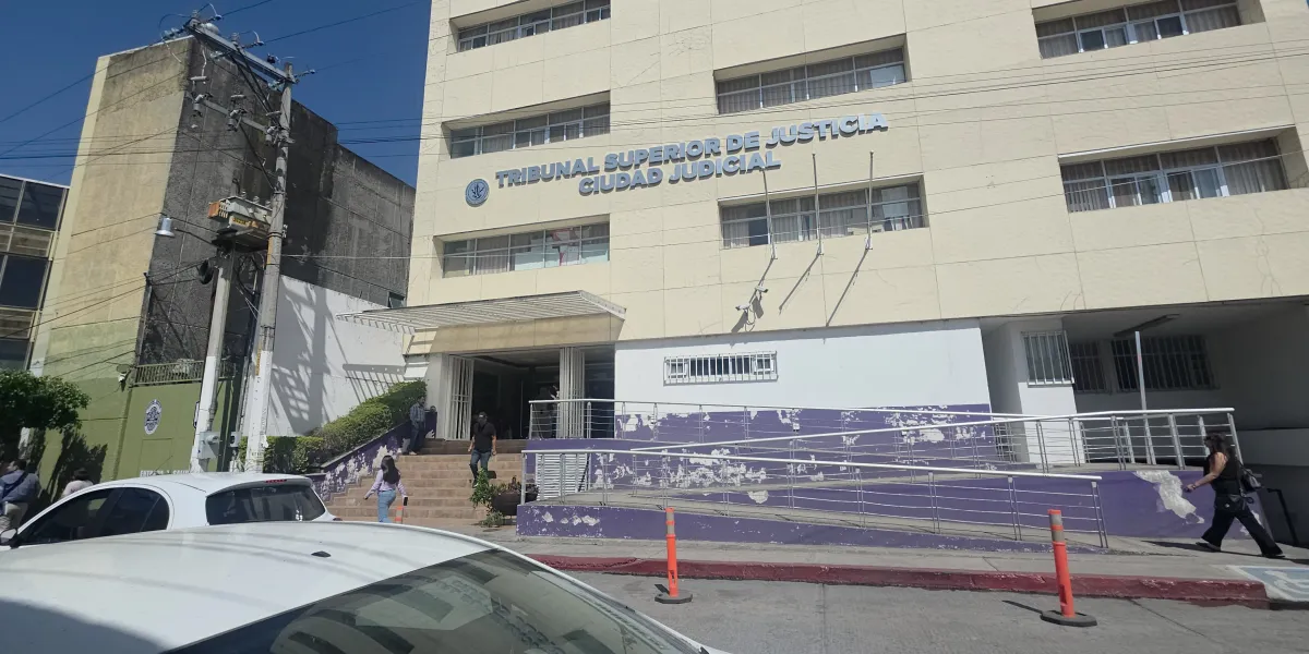 Juez aplaza audiencia de vinculación a proceso del alcalde de Tlalnepantla, acusado de delitos sexuales; continuará el sábado.