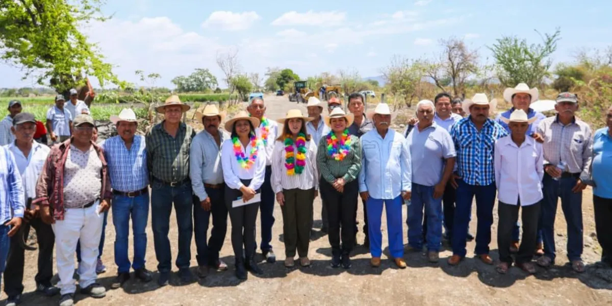 Gobernadora supervisa rehabilitación de caminos de saca cosecha en Ayala