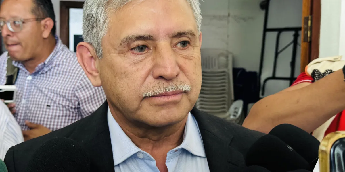Urióstegui descarta dejar la alcaldía de Cuernavaca rumbo a 2027; esperará hasta diciembre para decidir.