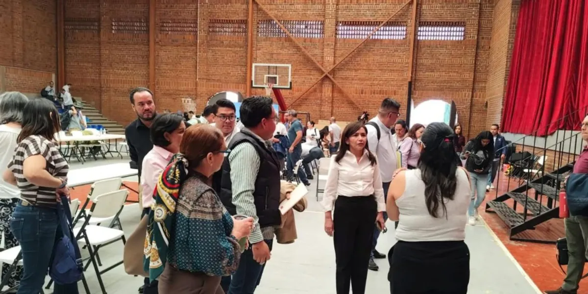 Estudiantes suspenden diálogo con autoridades de la UAEM tras presunto ingreso indebido a la Facultad de Nutrición; rectora anuncia investigación.