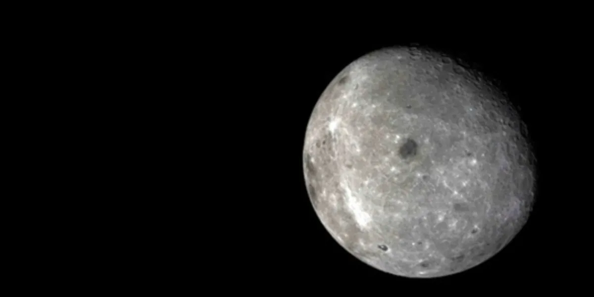 Una luna, dos potencias