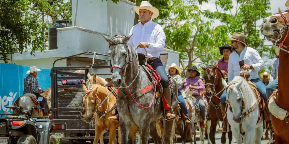 José Luis Urióstegui participa en la XXVII Cabalgata Zapatista en honor a Emiliano Zapata