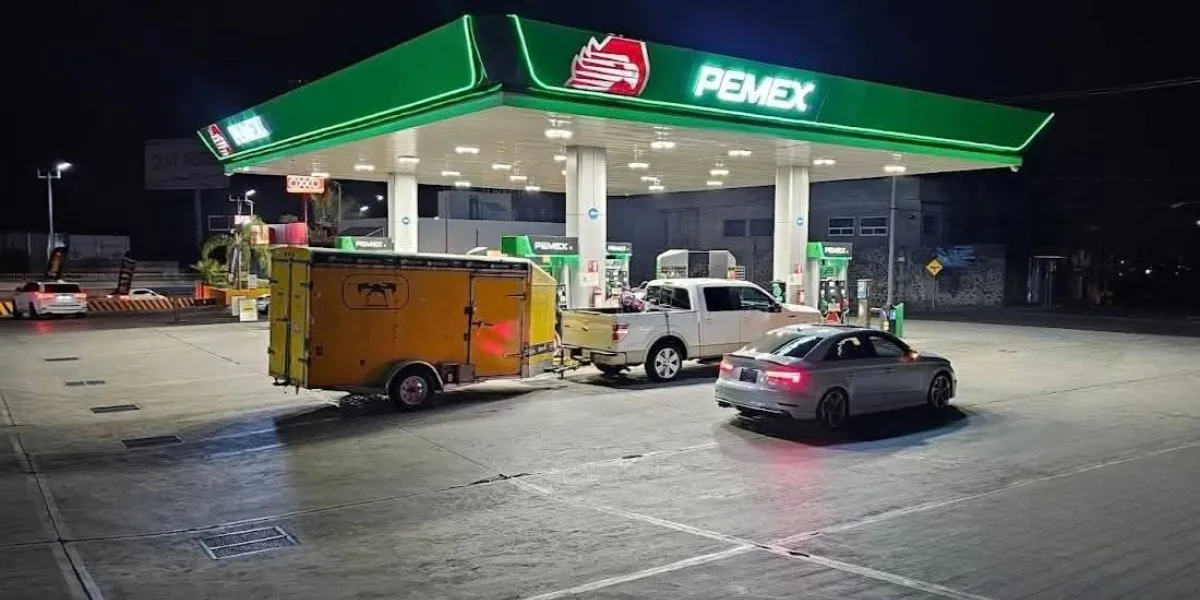 Una familia fue víctima de un violento asalto en el Paso Exprés de Cuernavaca por presuntos delincuentes que utilizaban un vehículo con torretas falsas.