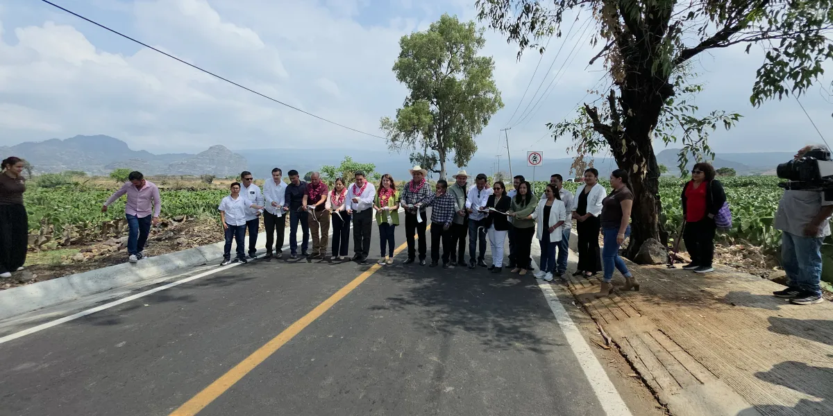 La gobernadora Margarita González Saravia inauguró 1.6 kilómetros del tramo carretero Tlayacapan–San Andrés Amatlipac, obra que busca fortalecer la movilidad y apoyar la producción agrícola en Morelos.