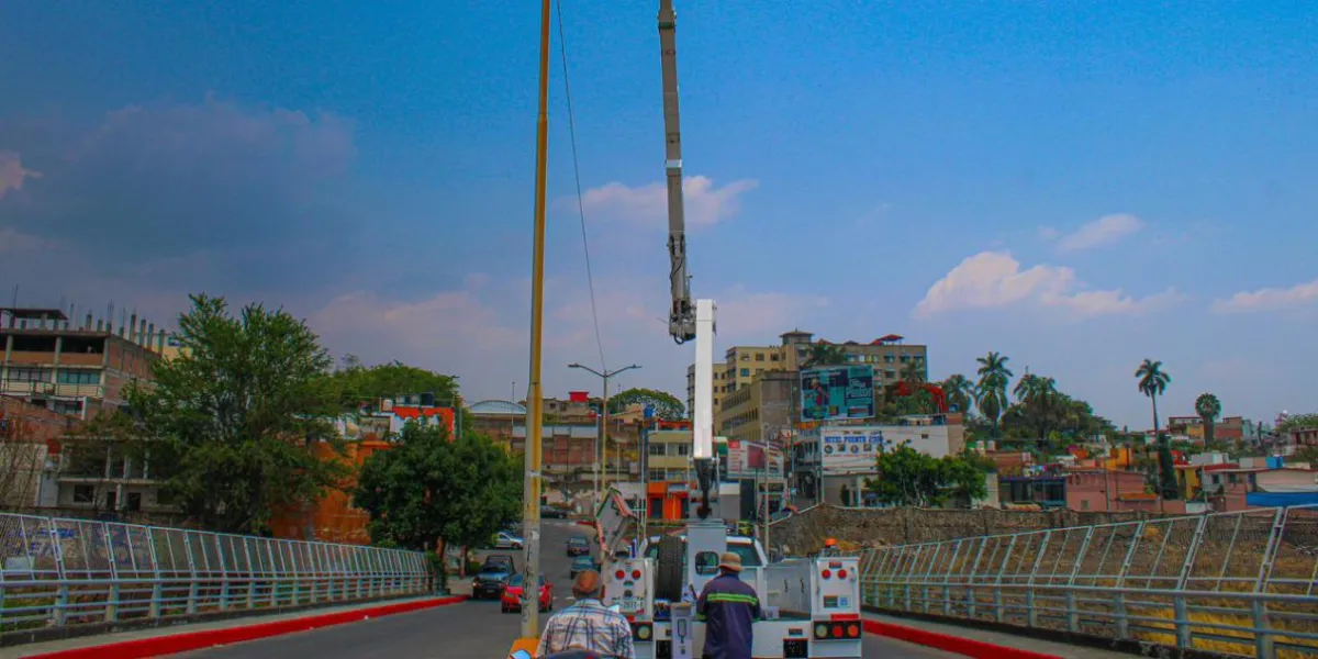 Ayuntamiento de Cuernavaca mejora accesos urbanos con trabajos en el puente 2000