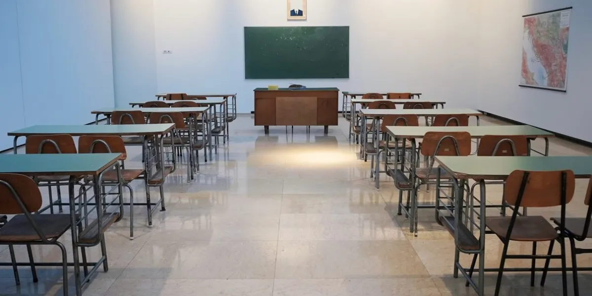 Los que pasan sin aprender