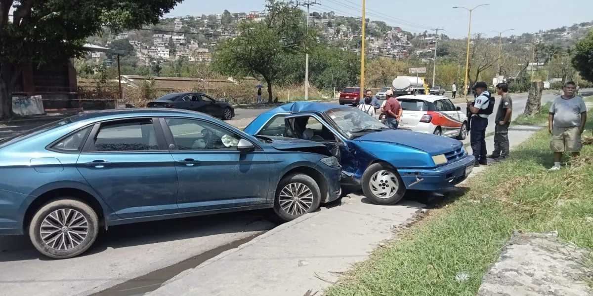 accidente sobre blv Cuauhnahuac Jiutepc 