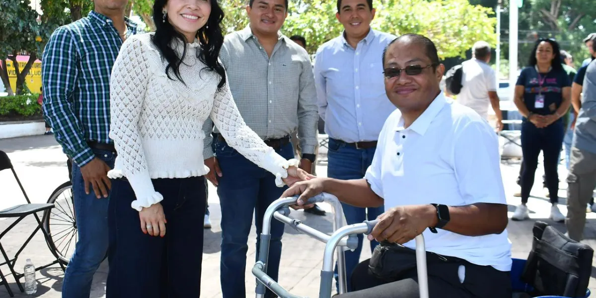 DIF Jiutepec entrega sillas de ruedas, andaderas y bastones a personas con discapacidad y adultos mayores para mejorar su movilidad y calidad de vida.