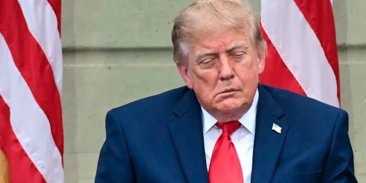 ¿Trump se duerme? durante homenaje a víctimas  del 11-S. VIDEO