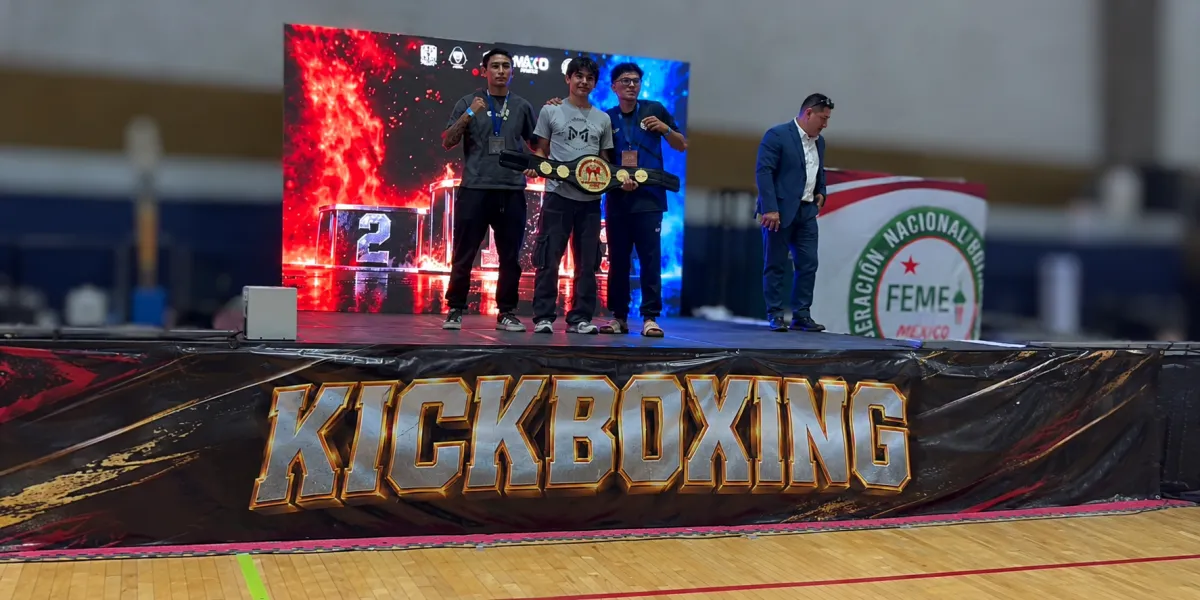 Héctor Iván Morales, estudiante de la UAEM conquista el tricampeonato de kick boxing.  