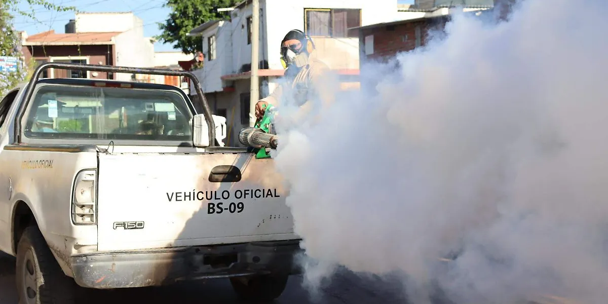Los siete cementerios municipales entraron en labores de limpieza antes de las visitas por Día de Muertos.