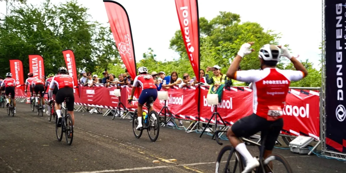 En la competencia participaron más de mil ciclistas.  