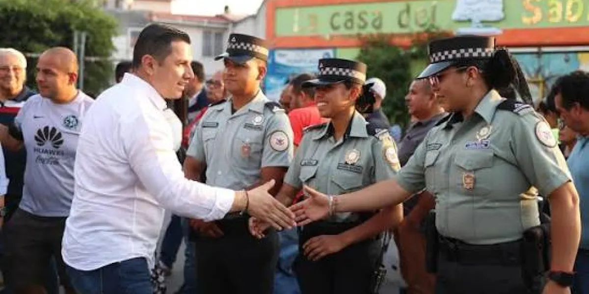Eder Rodríguez junto a elementos de la Guardia Nacional