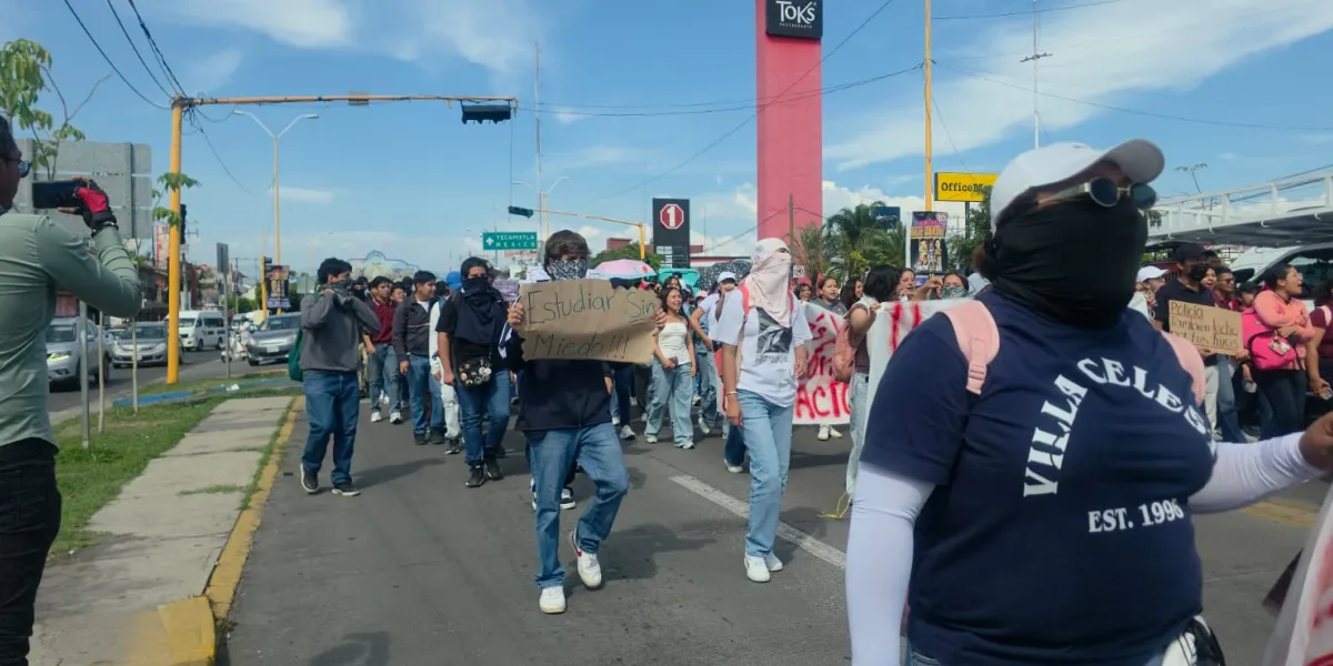 Marchan en Cuautla estudiantes 