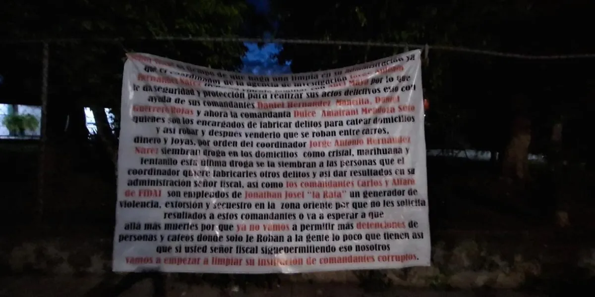 Autoridades retiraron tres lonas con acusaciones contra personal de procuración de justicia y abrieron una investigación para identificar a sus autores.