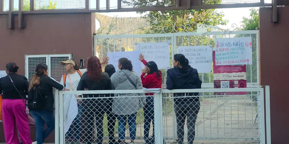 Protesta en Cuautla por irregularidades educativas 