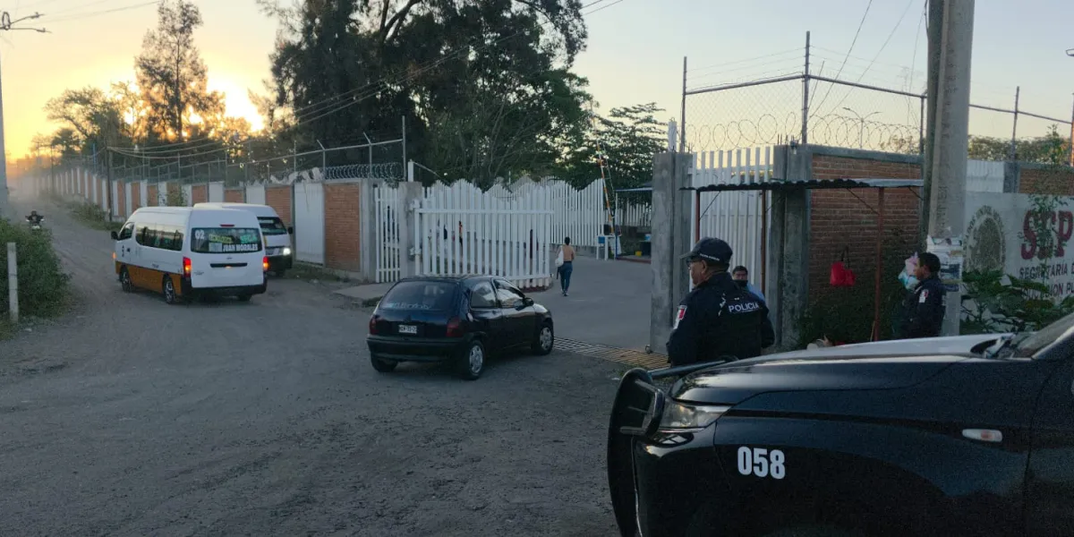 El plantel regresó a clases tras el ataque a Ruta 9 y mantiene vigilancia reforzada en sus accesos