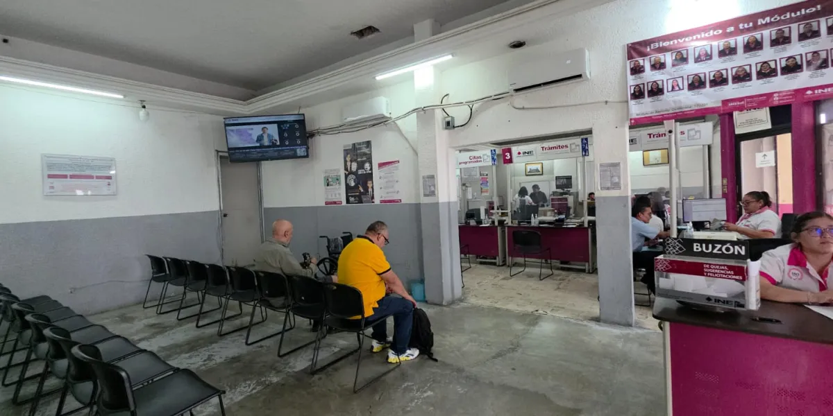 La afluencia cayó en los días de mayor demanda, aunque la oficina mantiene sus horarios habituales y llama a actualizar la credencial antes del 25 de enero.