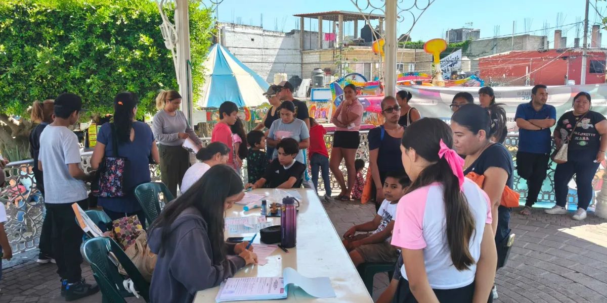 Jiutepec entregó más de 6 mil certificados médicos gratuitos en más de 45 colonias para apoyar a estudiantes y familias en el regreso a clases 2026-2027.