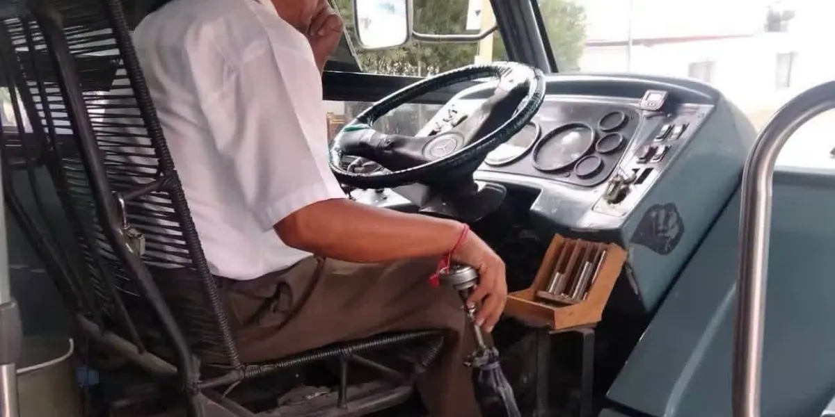 Denuncian pasajeros abuso por parte de transportista