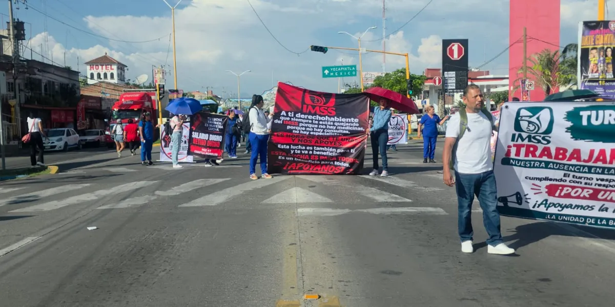 Trabajadores del IMSS Morelos se suman a Megamarcha Nacional