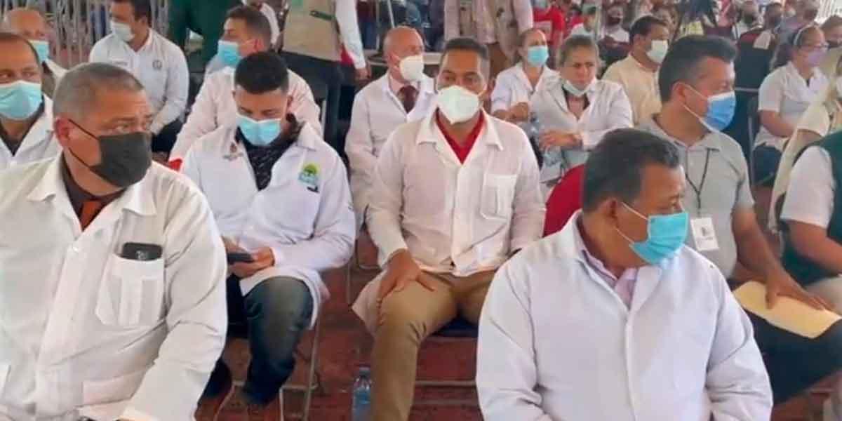 Pese a “los reaccionarios y conservadores”, seguirán contrataciones de médicos de Cuba: AMLO