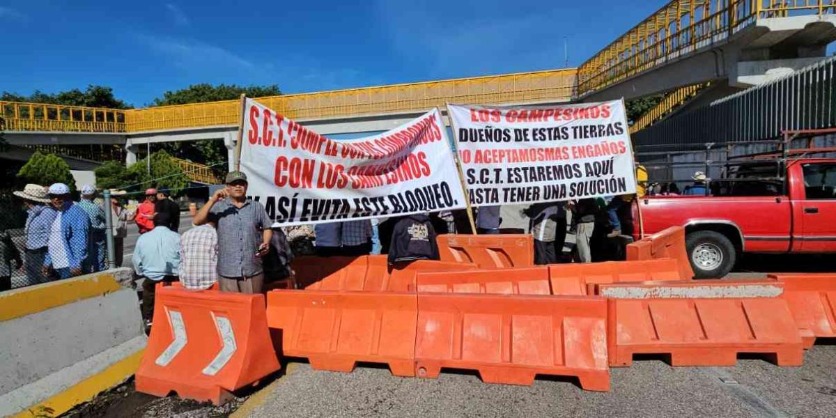Ejidatarios de Tlayacapan y Yautepec bloquean autopista La Pera-Cuautla 