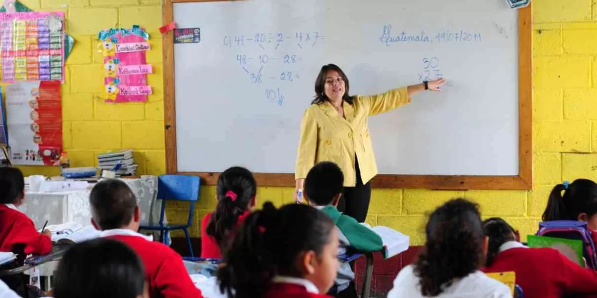 Profesores mal pagados y las maestras ganan menos: IMCO