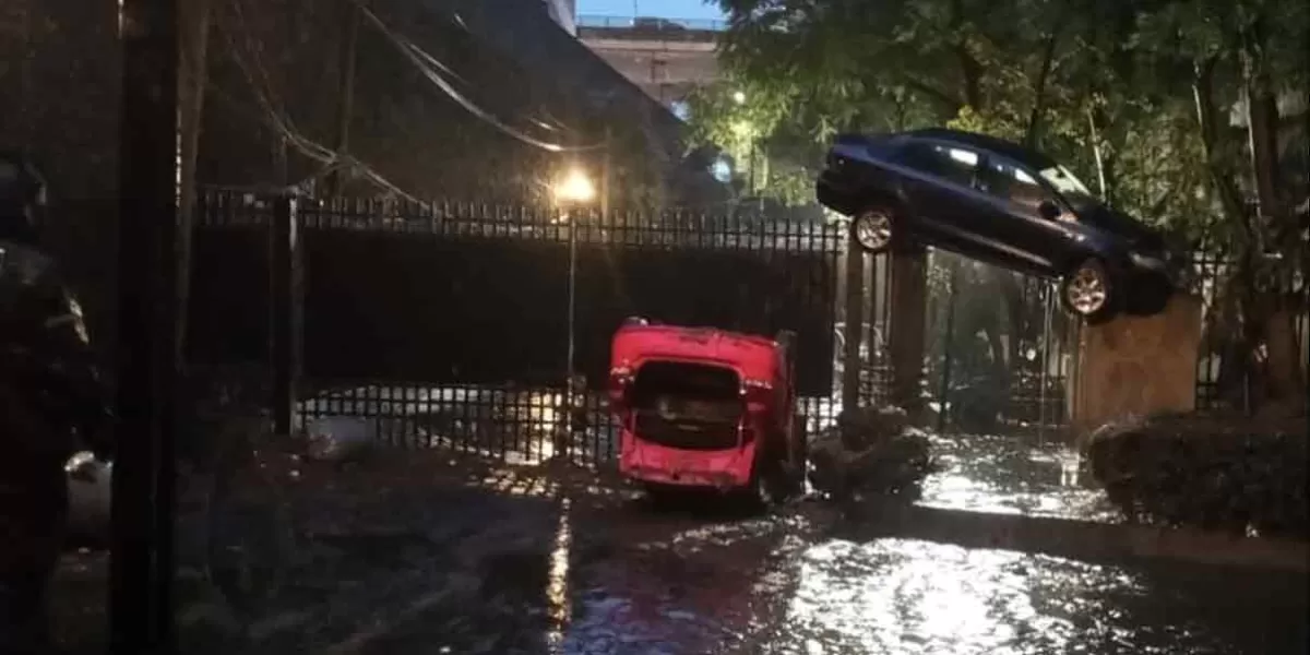 Lluvias e inundaciones provocan caos en la CDMX; autos quedan 'sepultados'