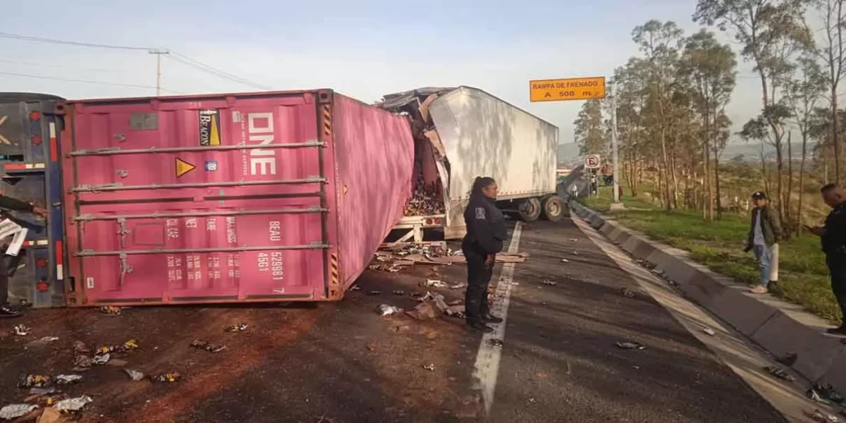 Volcadura de autobús en Edomex dejó un poblano muerto y 12 lesionados