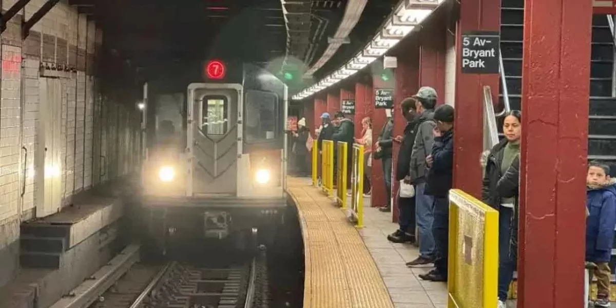 Mujer empuja a dos mexicanas a las vías del metro de Nueva York