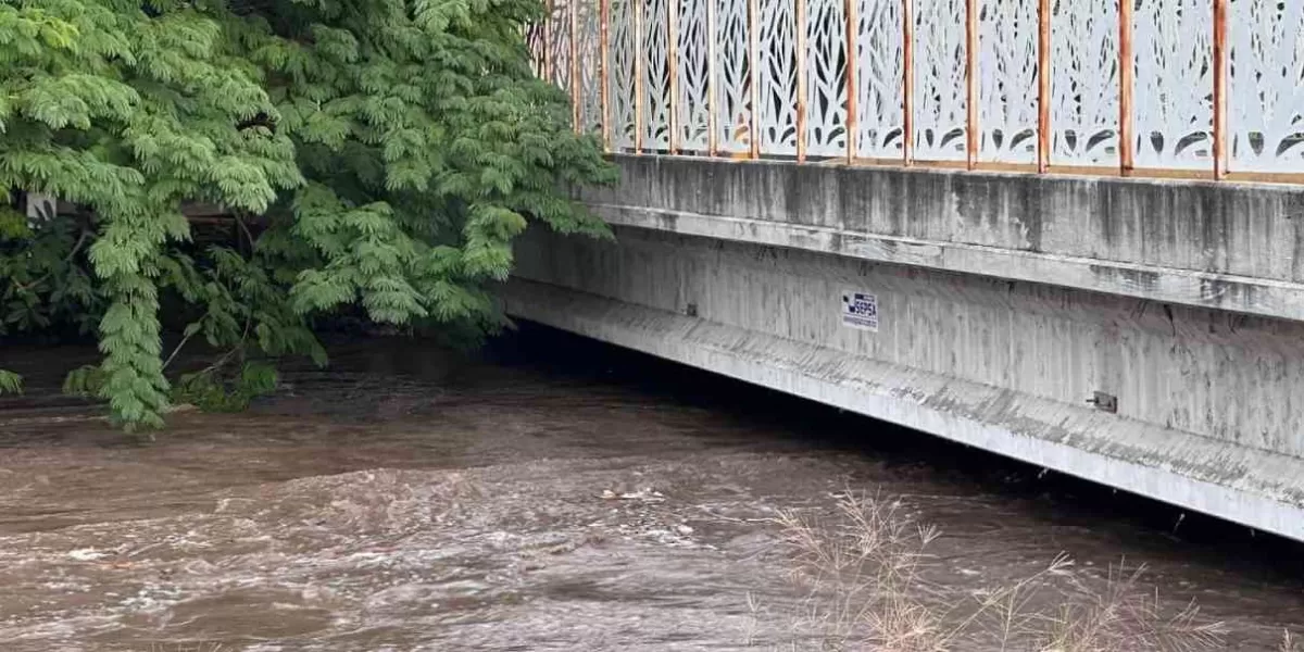 Nuevamente crece nivel del río Apatlaco