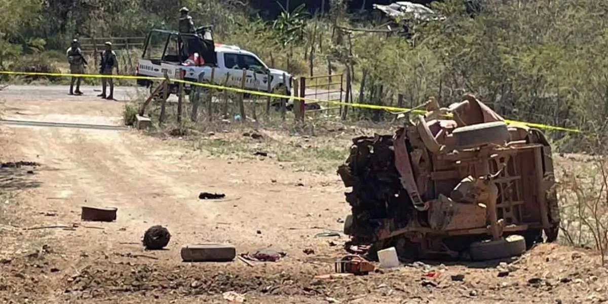 Explosión de "narcomina" deja dos soldados muertos y 13 heridos en Michoacán