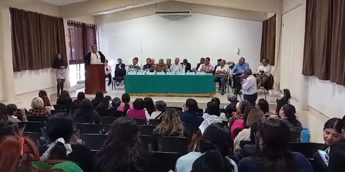 Se reúnen ex alumnos de la Normal Cuautla en el marco del 50 aniversario de la institución