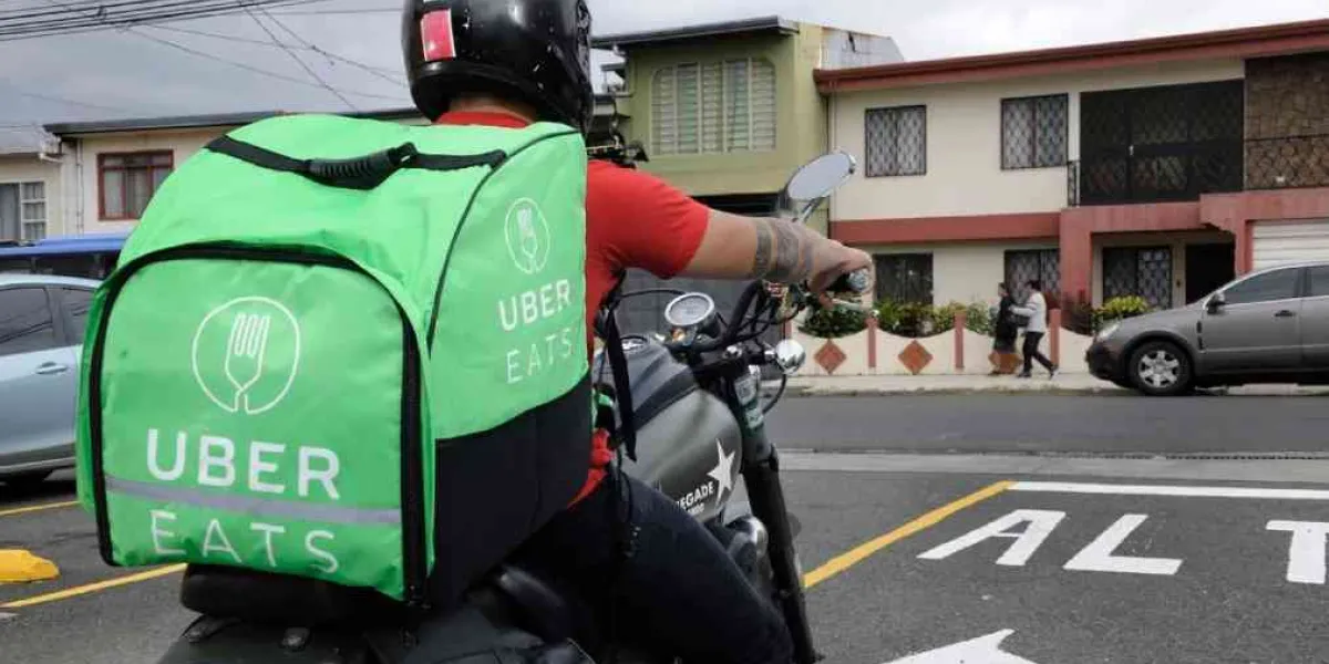 Cambios para regular la relación entre las apps y repartidores y conductores en breve 