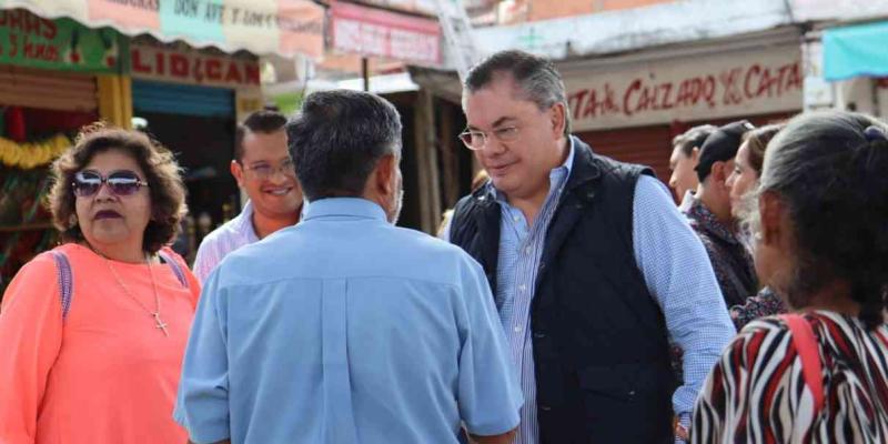 Alcalde Rafael Reyes supervisa rehabilitación del mercado de la unidad habitacional "Campestre"