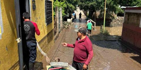 Lluvias inundan calles de Puente de Ixtla