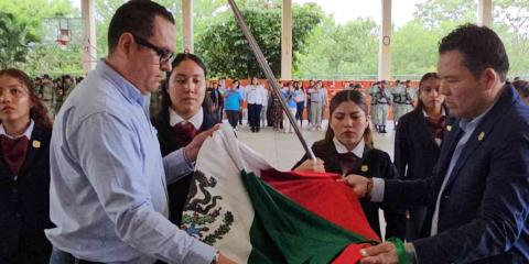 Realizan abanderamiento de escolta de Normal de Cuautla en el marco de su 50 aniversario