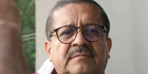 El titular del Instituto de Educación Básica del Estado de Morelos (IEBEM), Leandro Vique invitó a los funcionarios del organismo a conducirse con honestidad y a ser íntegros con el presupuesto y el ejercicio de sus funciones.