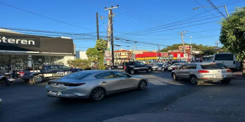  Alrededor de las 7:15 am se encontró un cuerpo con herida por arma blanca metros adelante de la Secundaria de Chipitlan 
