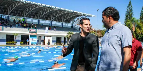 Rommel Pacheco y Juan Felipe Domínguez recorren las instalaciones de Caeza.