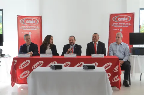 El presidente de la Cámara Mexicana de la Industria de la Construcción (CMIC-Morelos), Armando Núñez Iragorri, dijo que el gremio está listo para contratar a quienes regresen a Morelos desde Estados Unidos, deportados, producto de la política migratoria de Donald Trump.