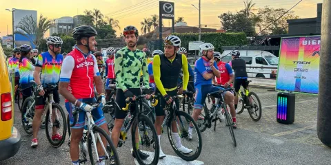 Ciclistas recorrieron más de 100 kilómetros.