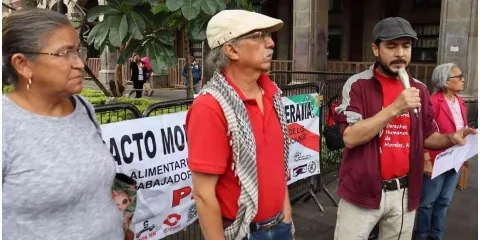 No hay lucha perdida más que la que se abandona. 