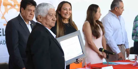 Congreso reconoció a algunos periodistas como Roger Chávez.