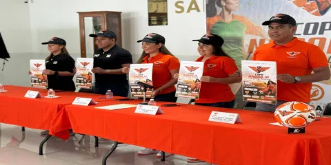 Luz Dary Quevedo presentó el torneo femenil.