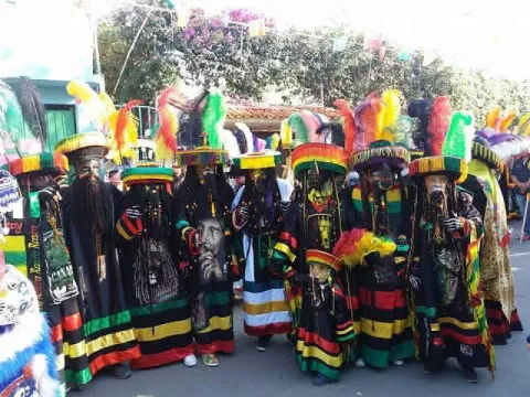 Exigen autores de Carnaval de Tlayacapan que se respete trajes tradicionales